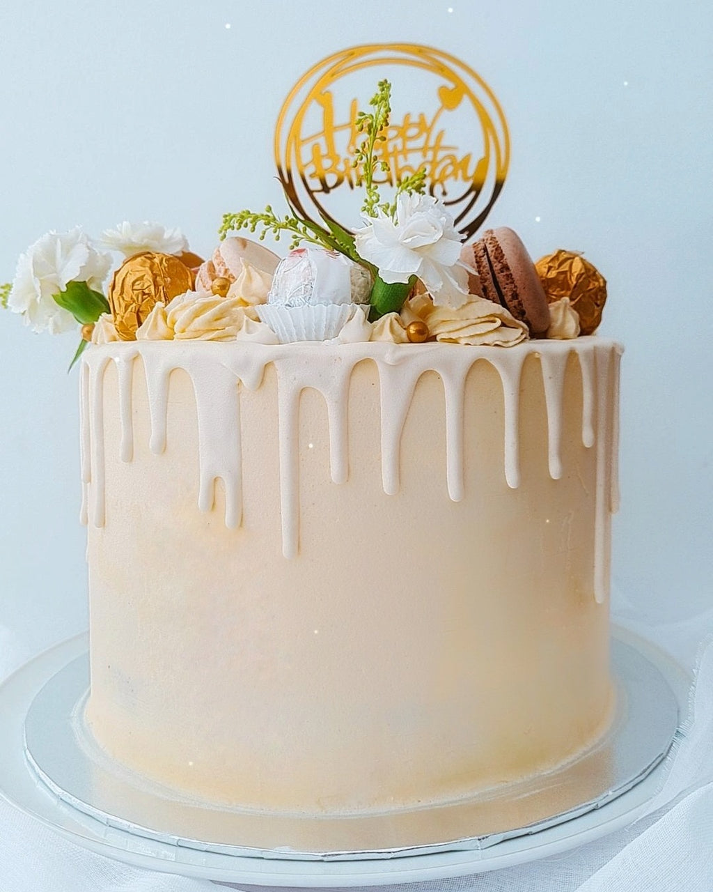 Chocolates Cake