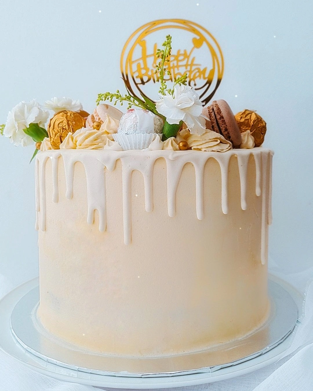 Chocolates Cake