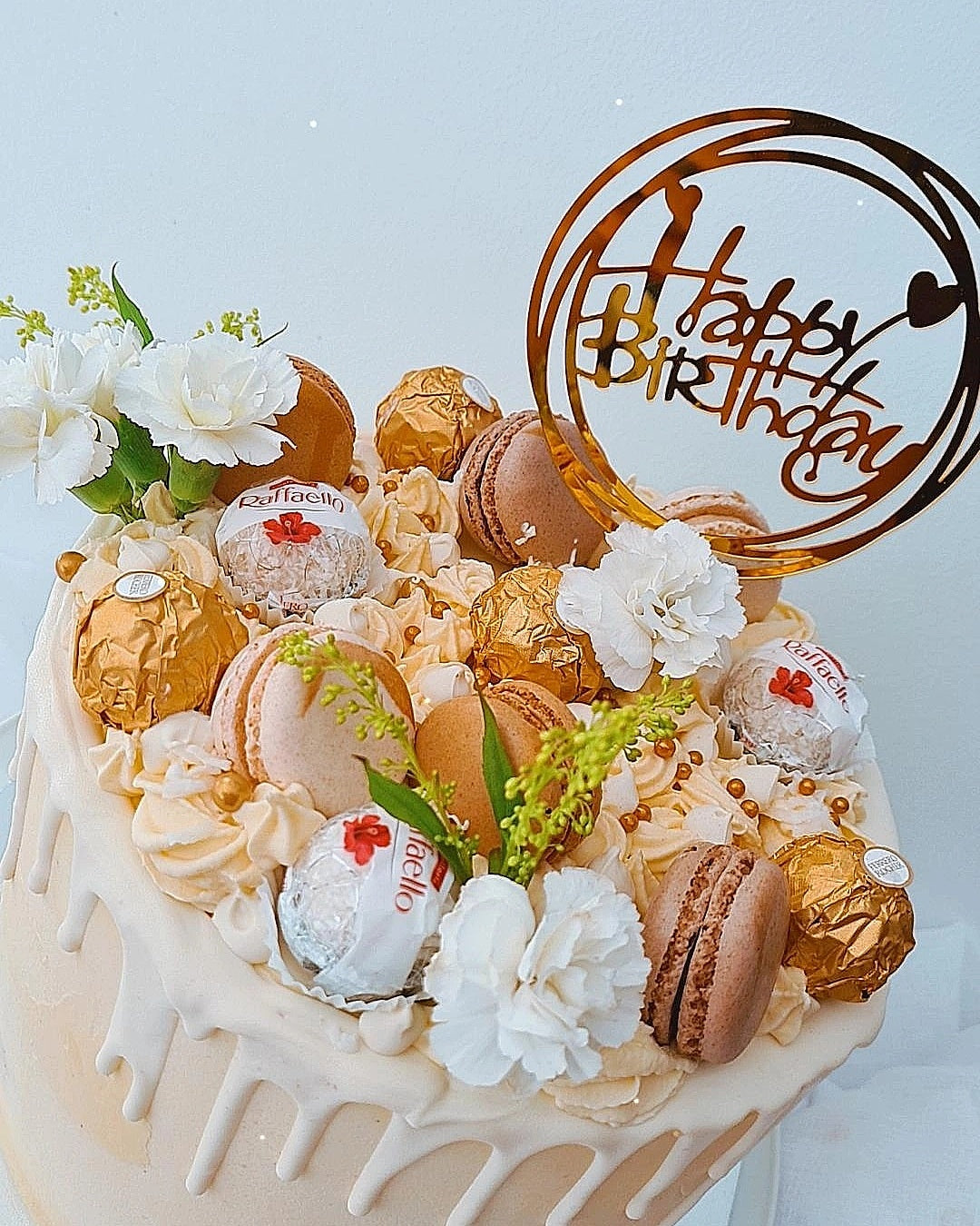 Chocolates Cake