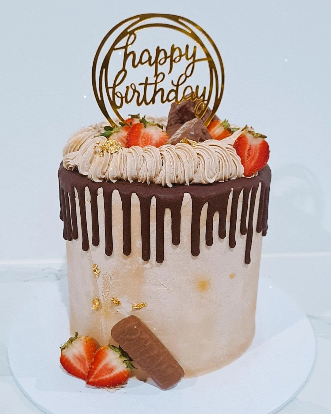 Chocolates Cake